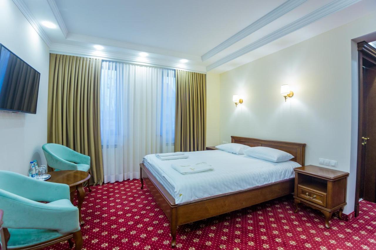 Ambassador Hotel Chisinau Exterior photo